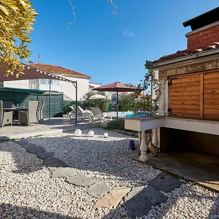 Apartament Dino & Lea *