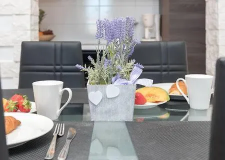 Apartament Dino & Lea *